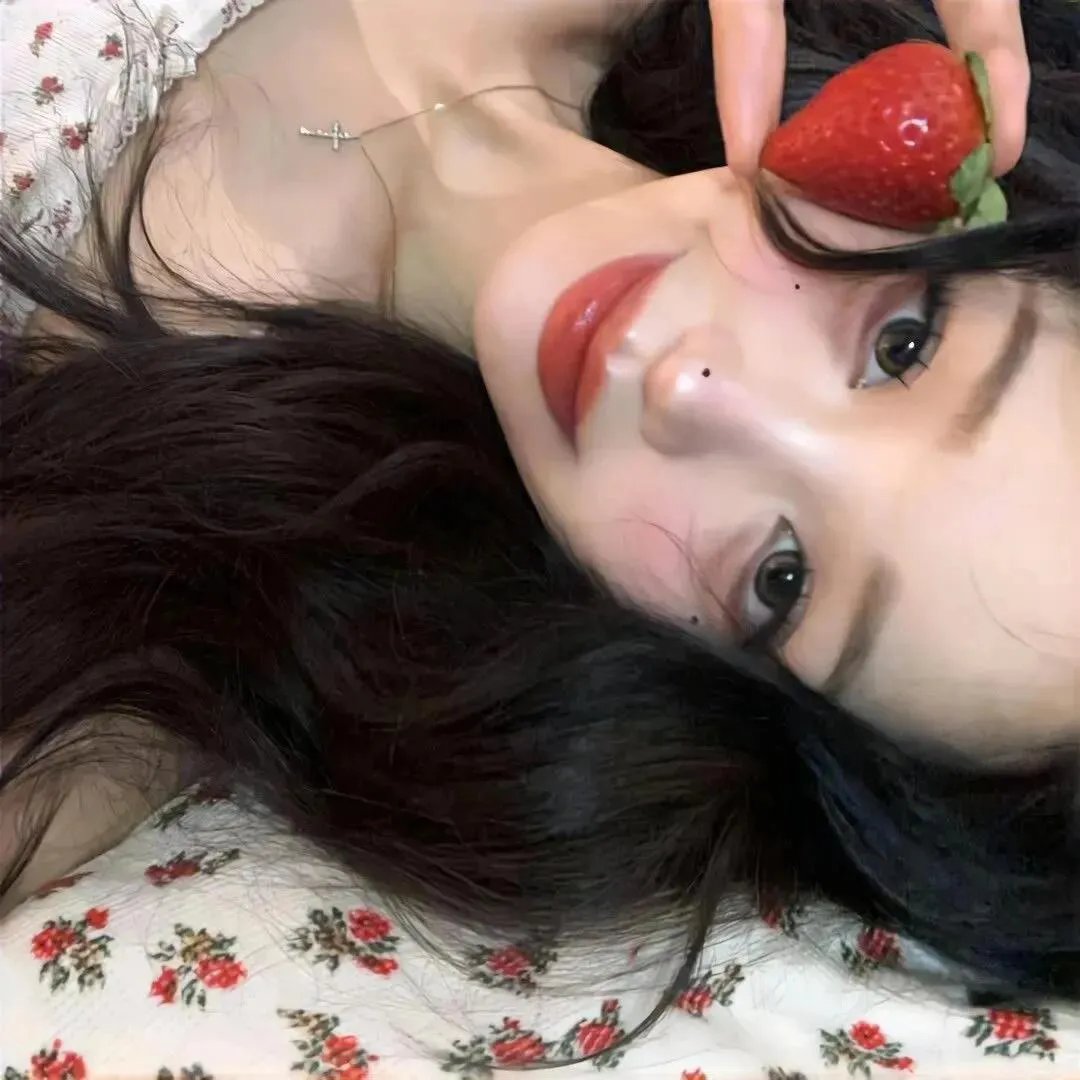 向天真的女生投降